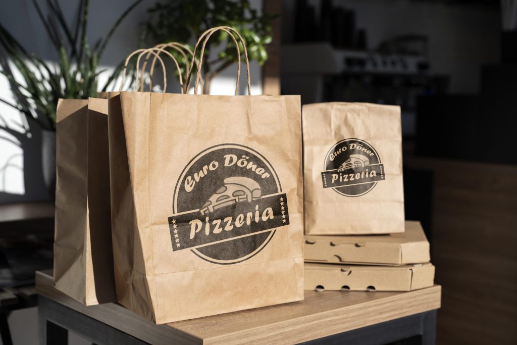 طراحی لوگو و بسته بندی فست فود